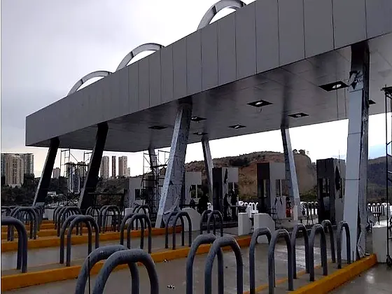 Fachada de alucobond terminada — Caseta de peaje Chamapa-Lechería, Estado de México