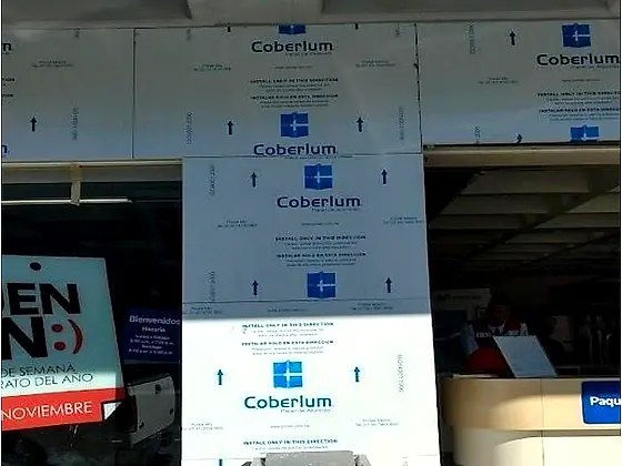 Fachada de alucobond en instalación — Tienda Coppel, Puerto Peñasco, Sonora