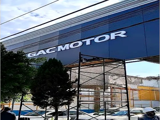 Fachada de alucobond en instalación — GAC Motor Churubusco, Ciudad de México