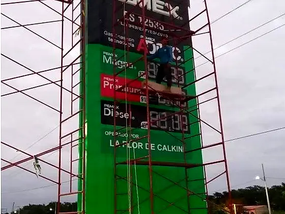 Fachada de alucobond terminada — Gasolinera PEMEX, Calkiní, Campeche