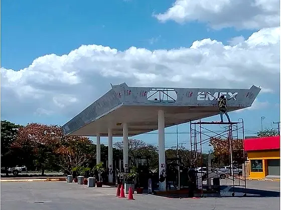 Fachada de alucobond terminada — Gasolinera PEMEX, Mérida, Yucatán