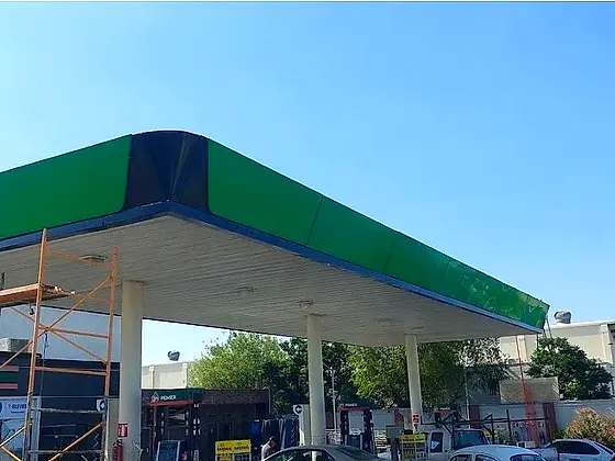 Fachada de alucobond terminada — Gasolinera PEMEX, Monterrey, Nuevo León