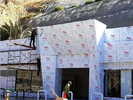 Fachada de alucobond en instalación — Tienda VIP Marquet, Tijuana, Baja California