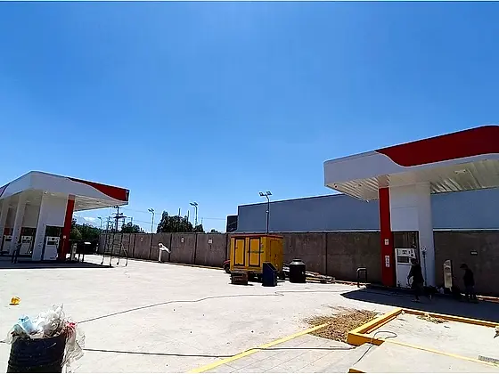 Fachada de alucobond en instalación — Estación de gas WIGAS, Iztapalapa, Ciudad de México