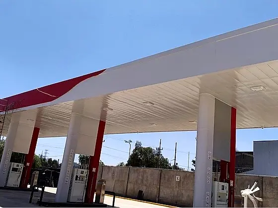 Fachada de alucobond terminada — Estación de gas WIGAS, Iztapalapa, Ciudad de México